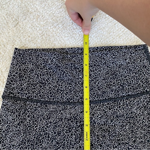 Lululemon Wunder Under Hi-Rise 1/2 Tight - Picture 6 of 10